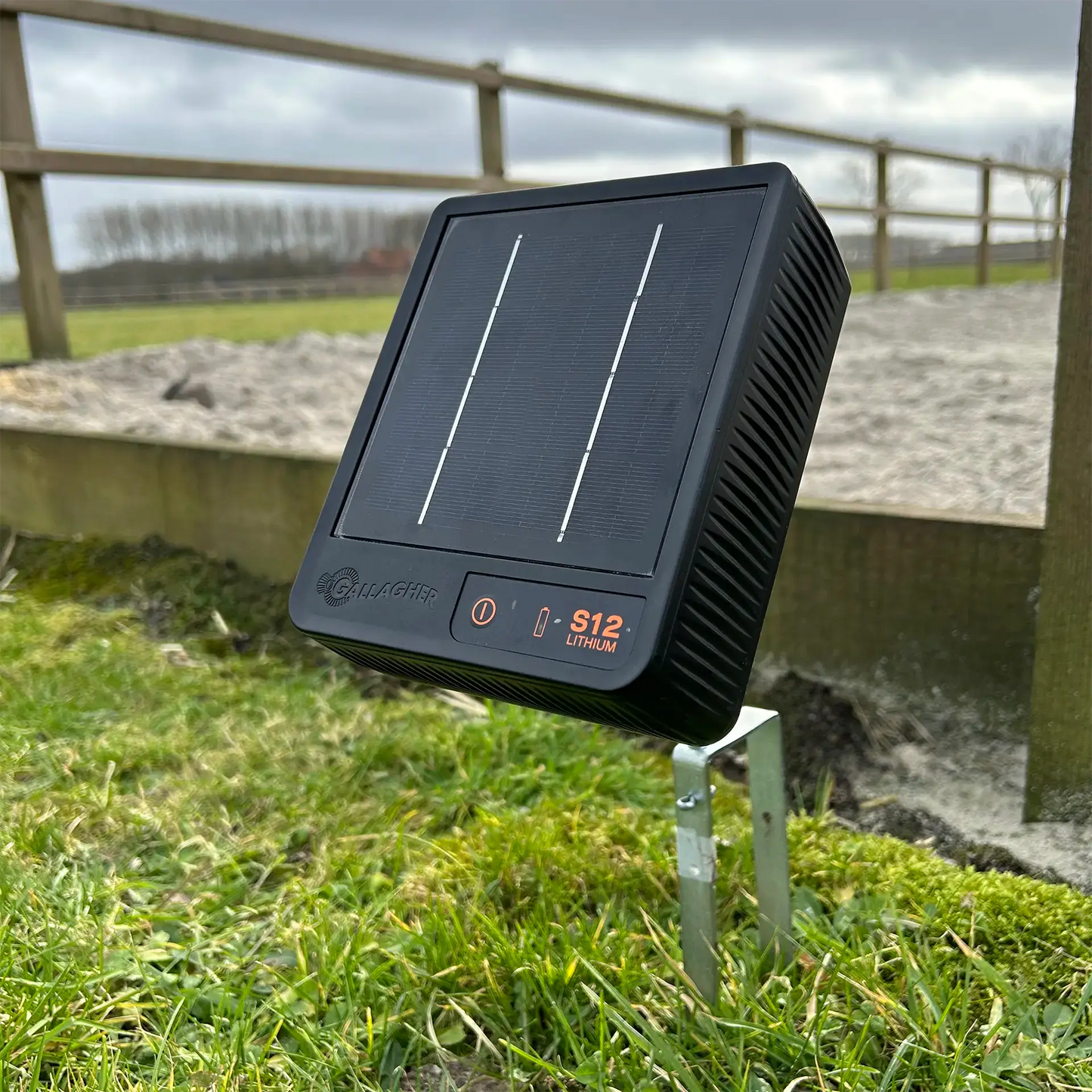 Gallagher Gallagher S12 Solar fence energiser incl. Lithium battery (3.2 V - 6 Ah)