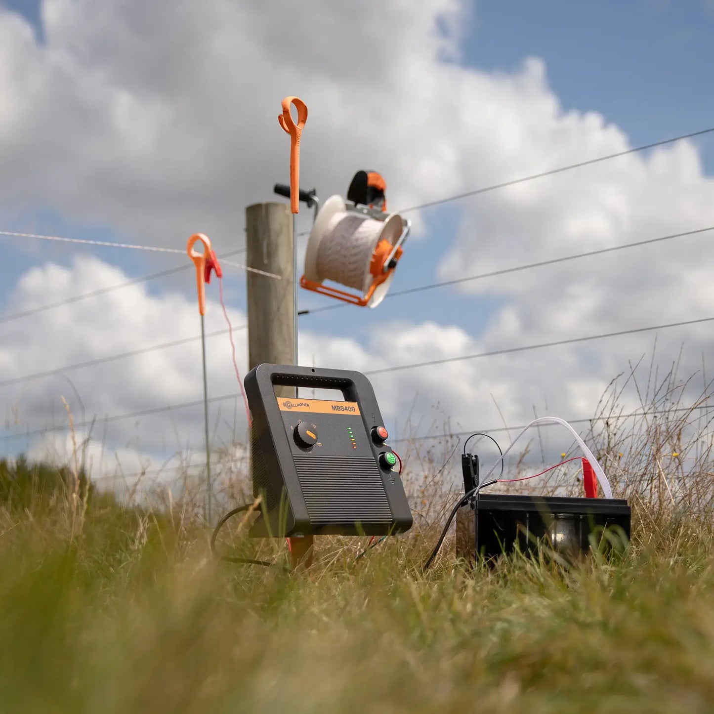Gallagher Gallagher MBS400 fence energiser (230V/12V/Solar)
