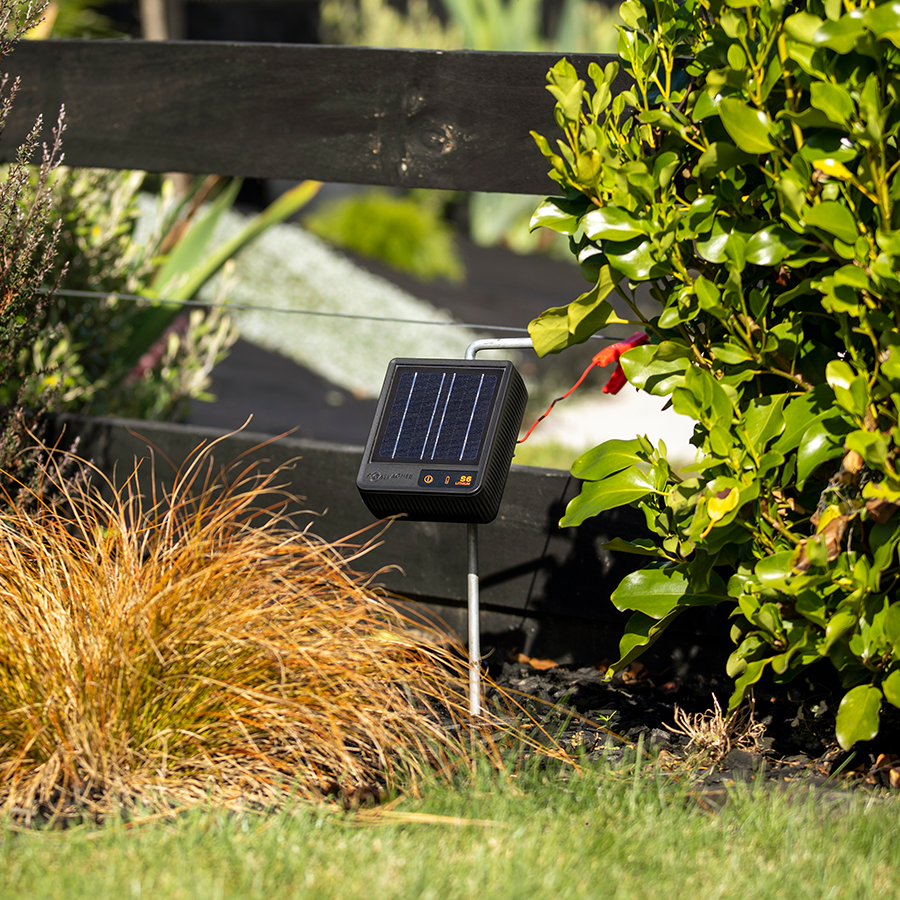 Gallagher S6 0.08J 1km Solar Electric Fence Energiser w/ 2.2w Panel