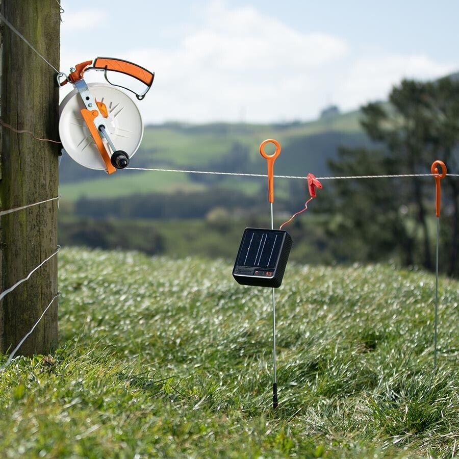 Gallagher S12 0.12J 3.5km Solar Electric Fence Energiser w/ 2.2w Panel