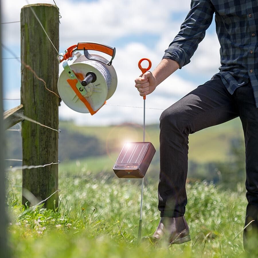 Gallagher S12 0.12J 3.5km Solar Electric Fence Energiser w/ 2.2w Panel