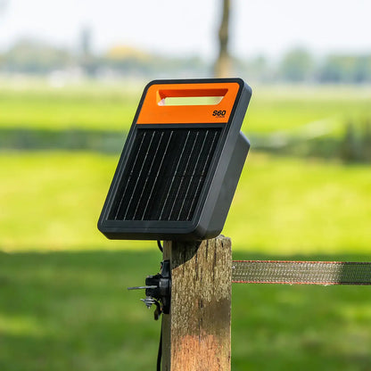 Gallagher Gallagher S60li solar energiser with lithium battery