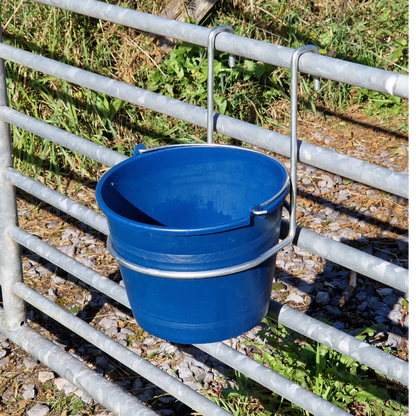 5L Single Bucket Feeder Hanging Trough Hoof Proof Galvanised Ring Sheep Lambing Calves