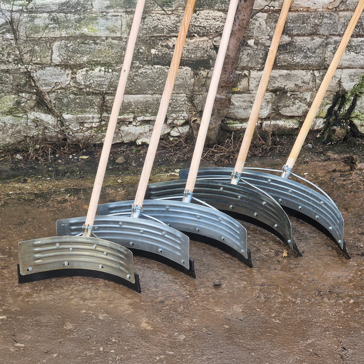 Yard Scraper Pusher Floor Squeegee Curved BZP Reinforced Rubber Blade 18-34" (Shaft not included)